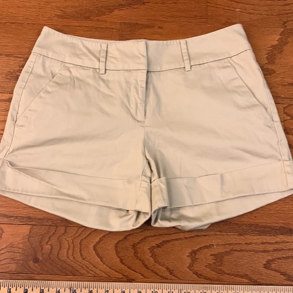 New York & Company size 4 khaki shorts